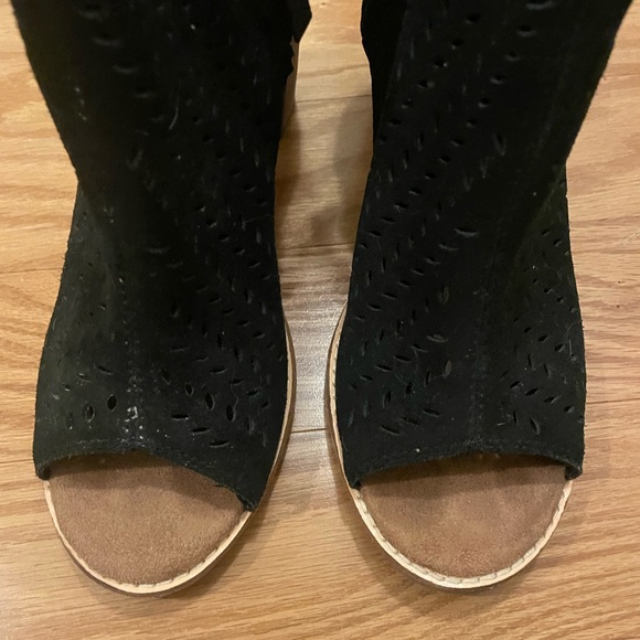 Toms Black Suede Open Toe Ankle Booties - Size 8 - Picture 3 of 5